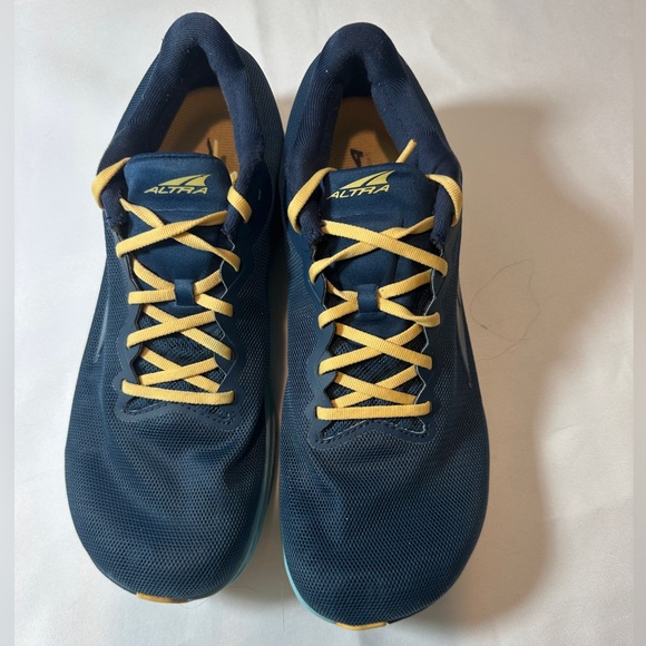 Altra Shoes - Altra Riviera 3 Athletic Shoes in Navy and Yellow size 9